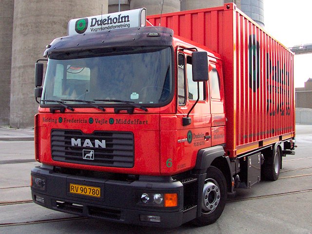MAN-ME-220-B-Container-rot-Dueholm-(SJensen).jpg - MAN M2000 EvoSteen Jensen