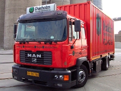 MAN-ME-220-B-Container-rot-Dueholm-(SJensen)