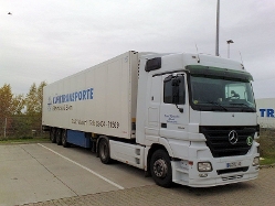 MB-Actros-MP2-1844-weiss-Lynen-071208-02