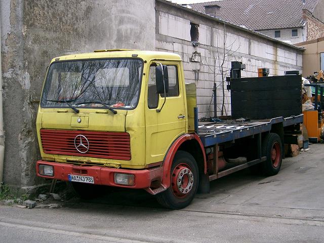 MB-NG-gelb-rot-Szy-090504-1.jpg - Mercedes-Benz NG Trucker Jack