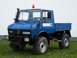 MB-Unimog-U-1000-blau-Thiele-150508-01