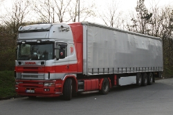 Scania-124-L-470-silber-rot-Bornscheuer-280910-01