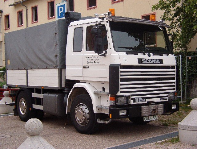 Scania-112-M-Schausteller-ZM-weiss-grau-1-(Minder).jpg - Scania 112 MJ. Minder