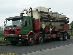 Scania-113-M-320-gruen020504-2