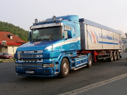 Scania-164-L-480-blau-Holz-220807-01