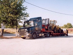 Scania-164-L-schwarz-(Santi)-2