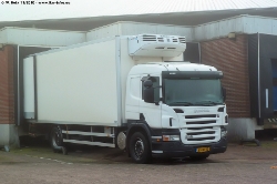 Scania-P-230-weiss-211110-01