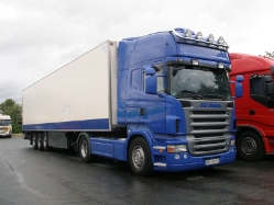 Scania-R-620-blau-Holz-240609-01