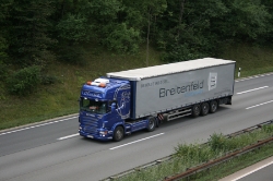 Scania-R-620-blau-Bornscheuer-061010-01