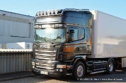 Scania-R-620-schwarz-251011-01