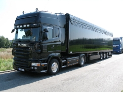 Scania-R-schwarz-Pawllinka-141008-01