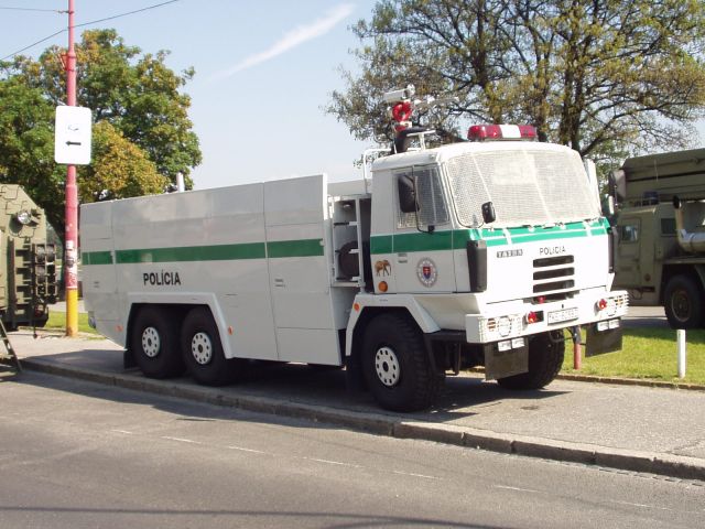 Tatra-T-815-6x6-Polizei-Hlavac-300505-04.jpg - Tatra T 815