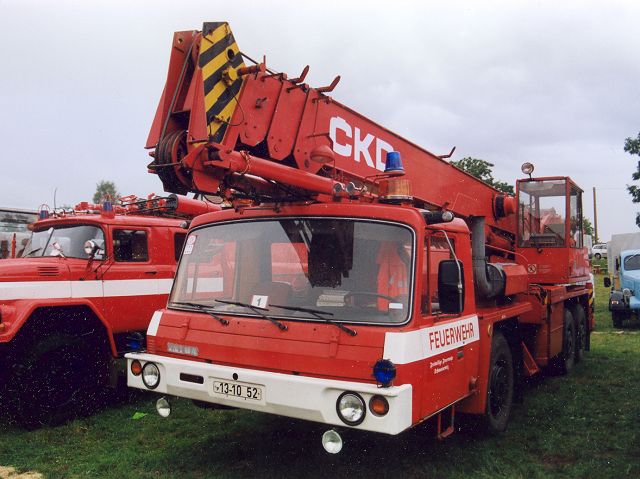 Tatra-T-185-Feuerwehr-Thiele-100305-01.jpg - Tatra T