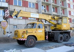 Tatra-148+Burner-gelb-Vorechovsky-120806-01
