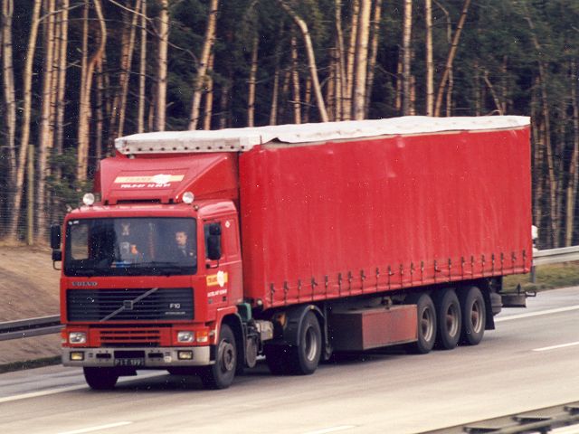 Volvo-F10-rot-Thiele-100305-01.jpg - Volvo F10Jörg Thiele