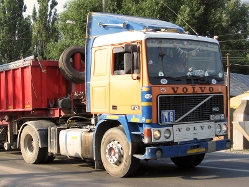 Volvo-F10-orange-Bodrug-210808-01