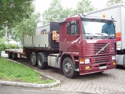 Volvo-F12-rot-Holz-210706-01-NOR