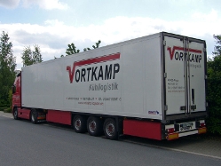 Volvo-FH-440-Vortkamp-Voss-260507-02