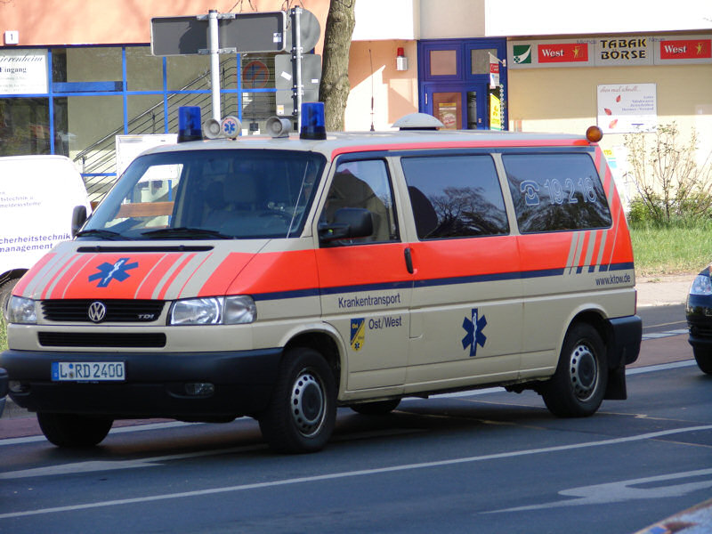 VW-T4-Krankenwagen-Weddy-020907-01.jpg - Clemens Weddy