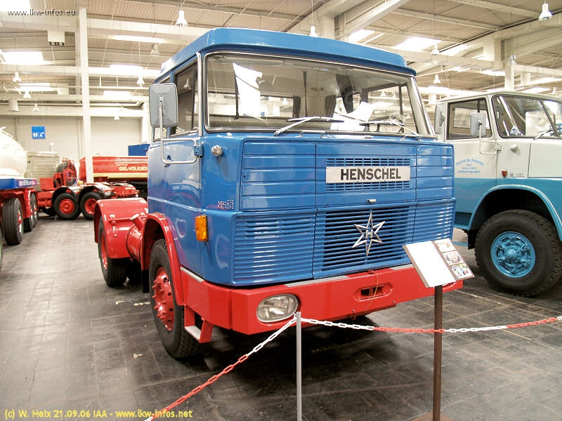 Henschel-HS-16-blau-230906-02.jpg