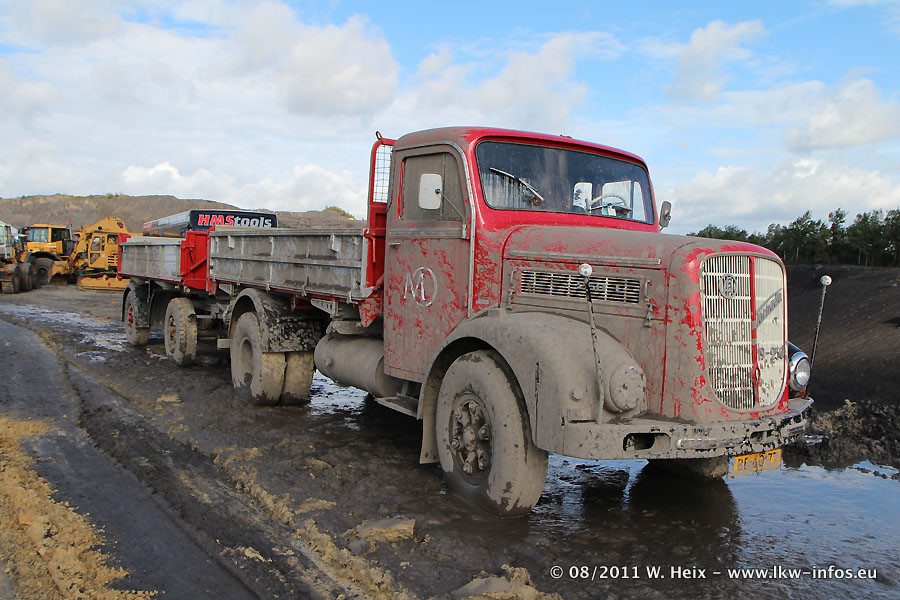 Truck-in-the-koel-Brunssum-NL-280811-149.jpg