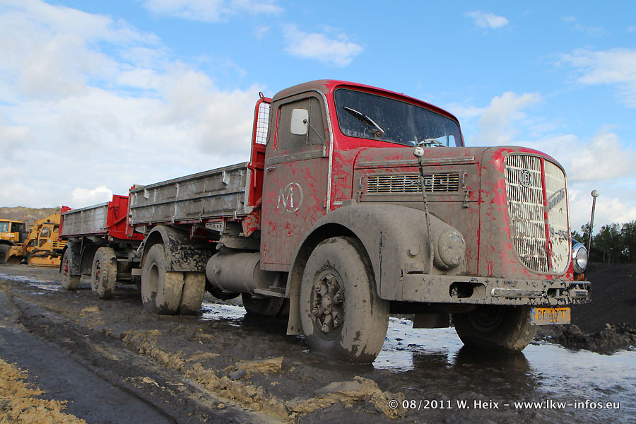 Truck-in-the-koel-Brunssum-NL-280811-150.jpg