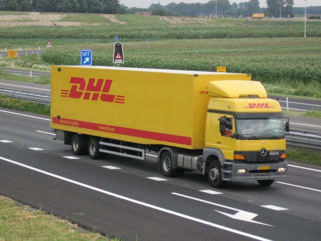 MB-Atego-DHL-Bocken-301005-01.jpg - S. Bocken