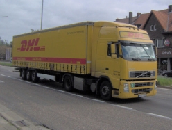 Volvo-FH12-DHL-Rouwet-300906-01