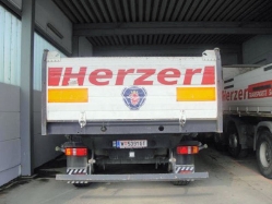 Herzer-310111-037