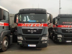 Herzer-310111-049