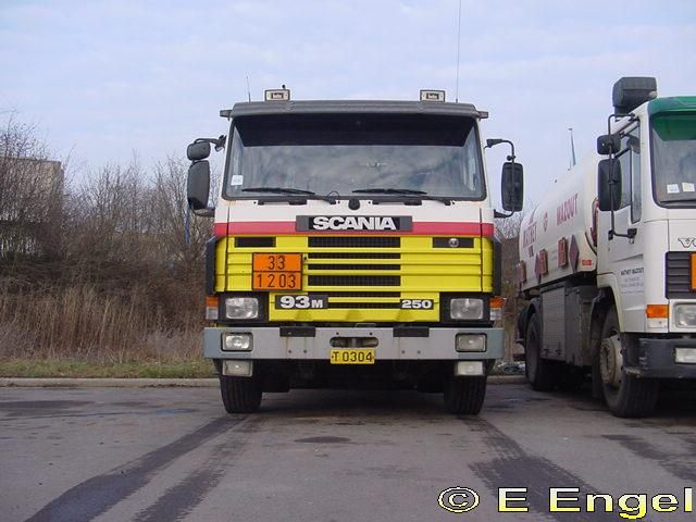 Scania-93-M-250-Intralux-Engel-100205-02-LUX.jpg