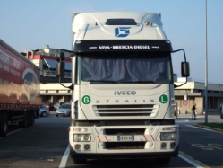 Iveco-Stralis-AT-weiss-Fustinoni-221105-01-I