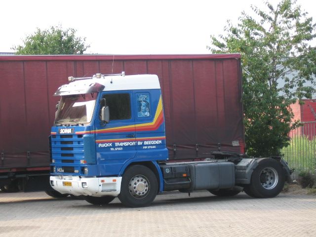 Scania-143-M-450-blau-Bocken-210705-01-NL.jpg