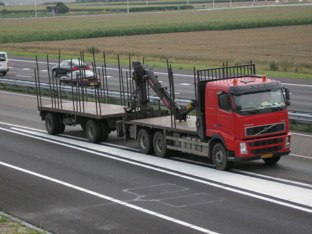 Volvo.-FH12-rot-Bocken-200906-02-NL.jpg