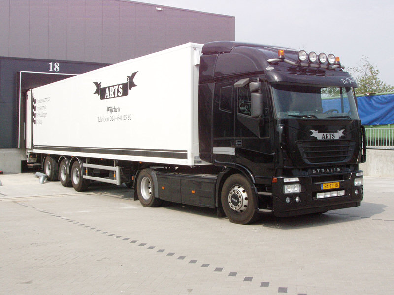 Iveco-Stralis-AS-Arts-Holz-240807-01-NL.jpg