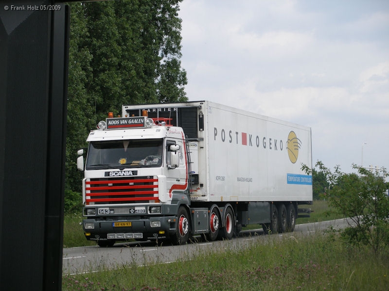 NL-Scania-143-M-420-Post-Kogekro-Holz-250609-01.jpg