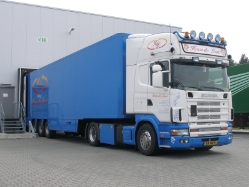 NL-Scania-124-L-420-de-Laat-Holz-040608-01