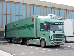 NL-Scania-144-L-530-gruen-Holz-030608-01