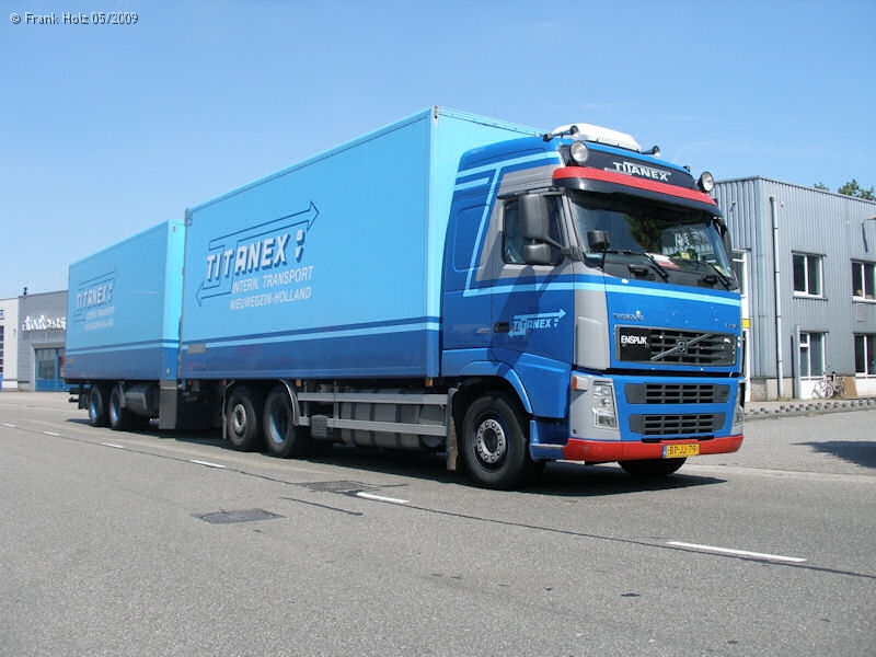 NL-Volvo-FH12-460-Titanex-Holz-020709-01.jpg
