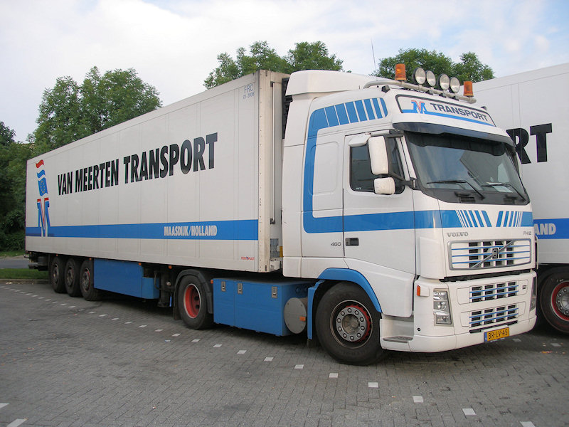 NL-Volvo-FH12-460-van-Meerten-Holz-040608-01.jpg