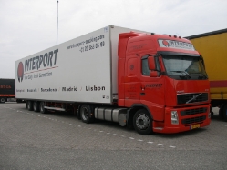 NL-Volvo-FH12-460-Interport-Holz-030608-01