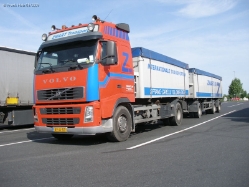 NL-Volvo-FH12-460-Zwart-Holz-250609-01