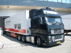 NL-Volvo-FH16-II-660-Berg-Holz-020709-01