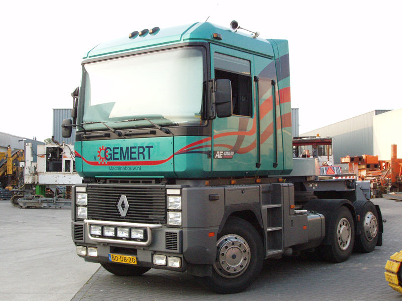 Renault-AE-420-Gemert-Holz-240807-01-NL.jpg