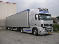 NL-Volvo-FH-520-Kerkdijk-Holz-020608-01