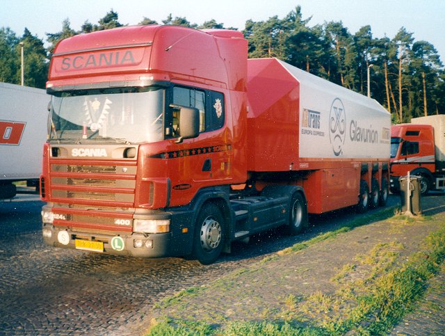 Scania-124-L-400-Glastrans-rot-Holz-240204-1-NL.jpg