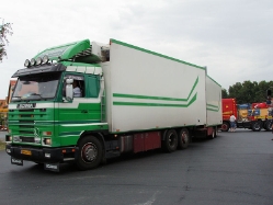 Scania-143-M-500-gruen-Holz-080607-02-NL