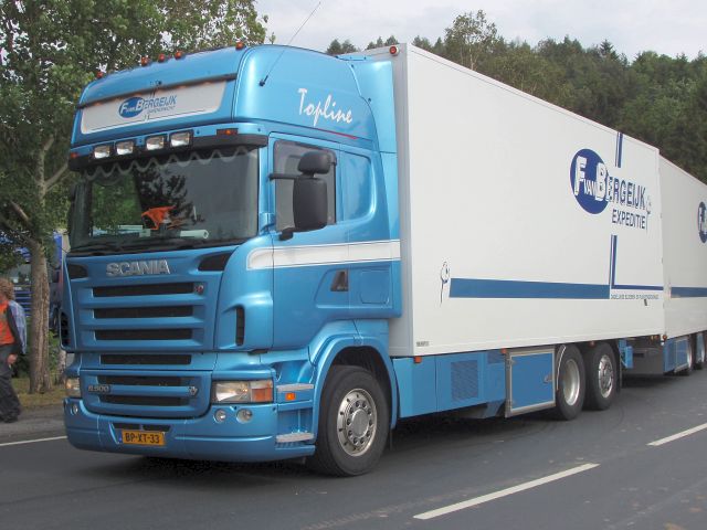 Scania-R-500-blau-Holz-010806-02-NL.jpg