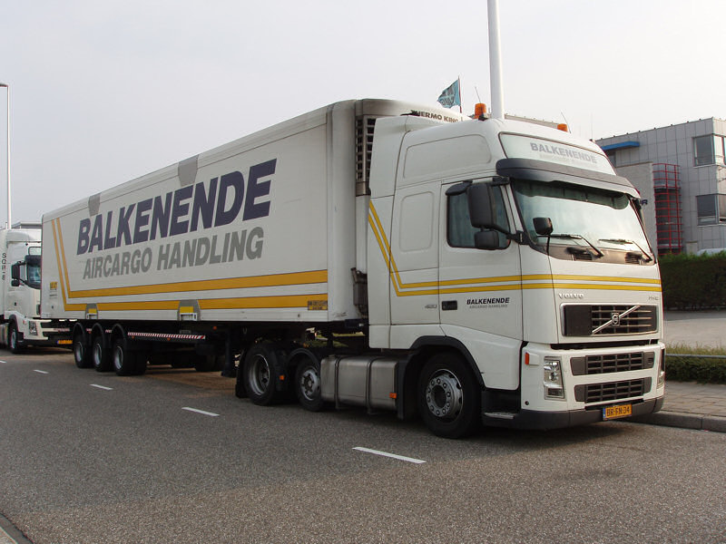 Volvo-FH12-420-Balkenende-Holz-310807-01-NL.jpg
