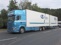 Scania-R-500-blau-Holz-010806-01-NL